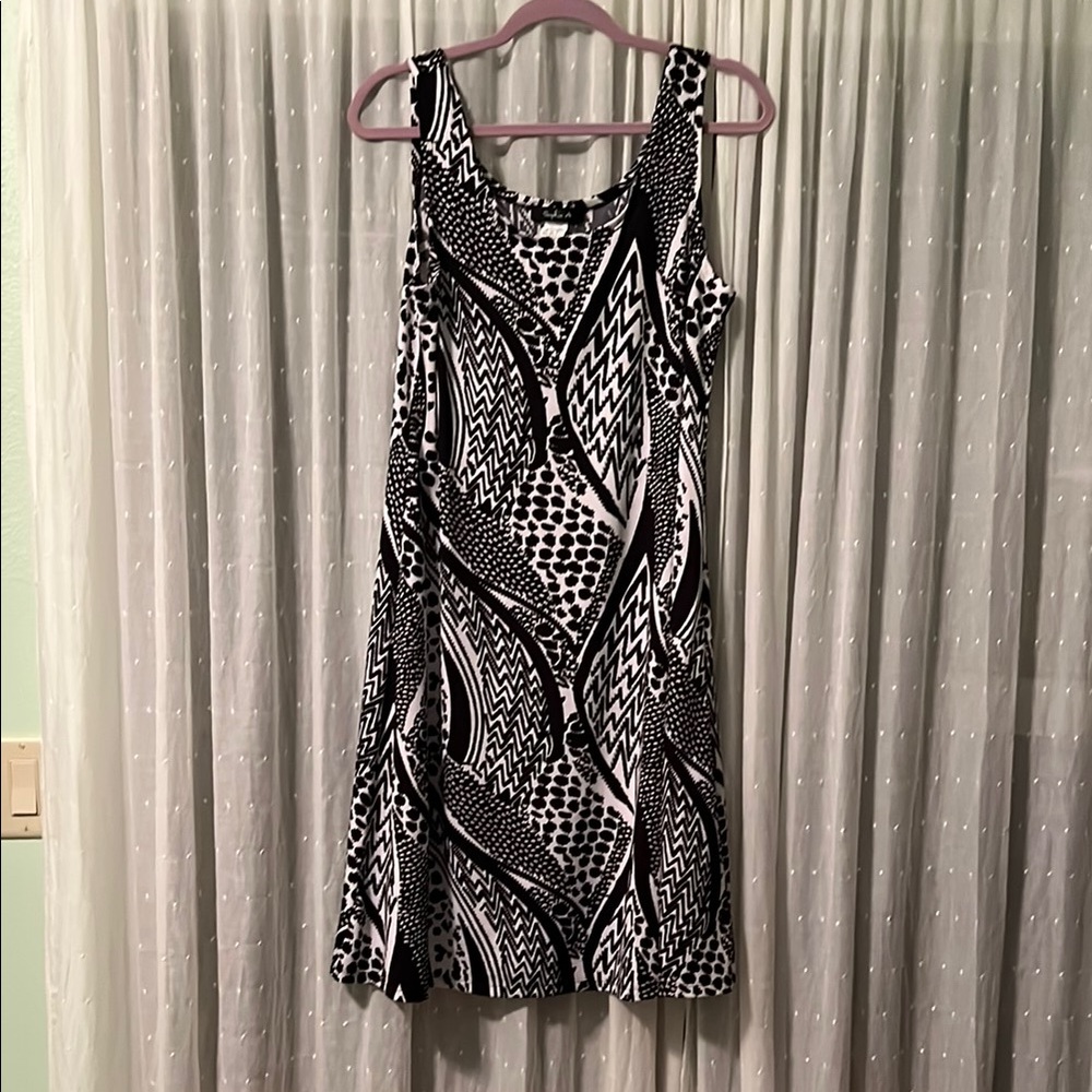 Stylish Black and White Patterned Dress Size XL